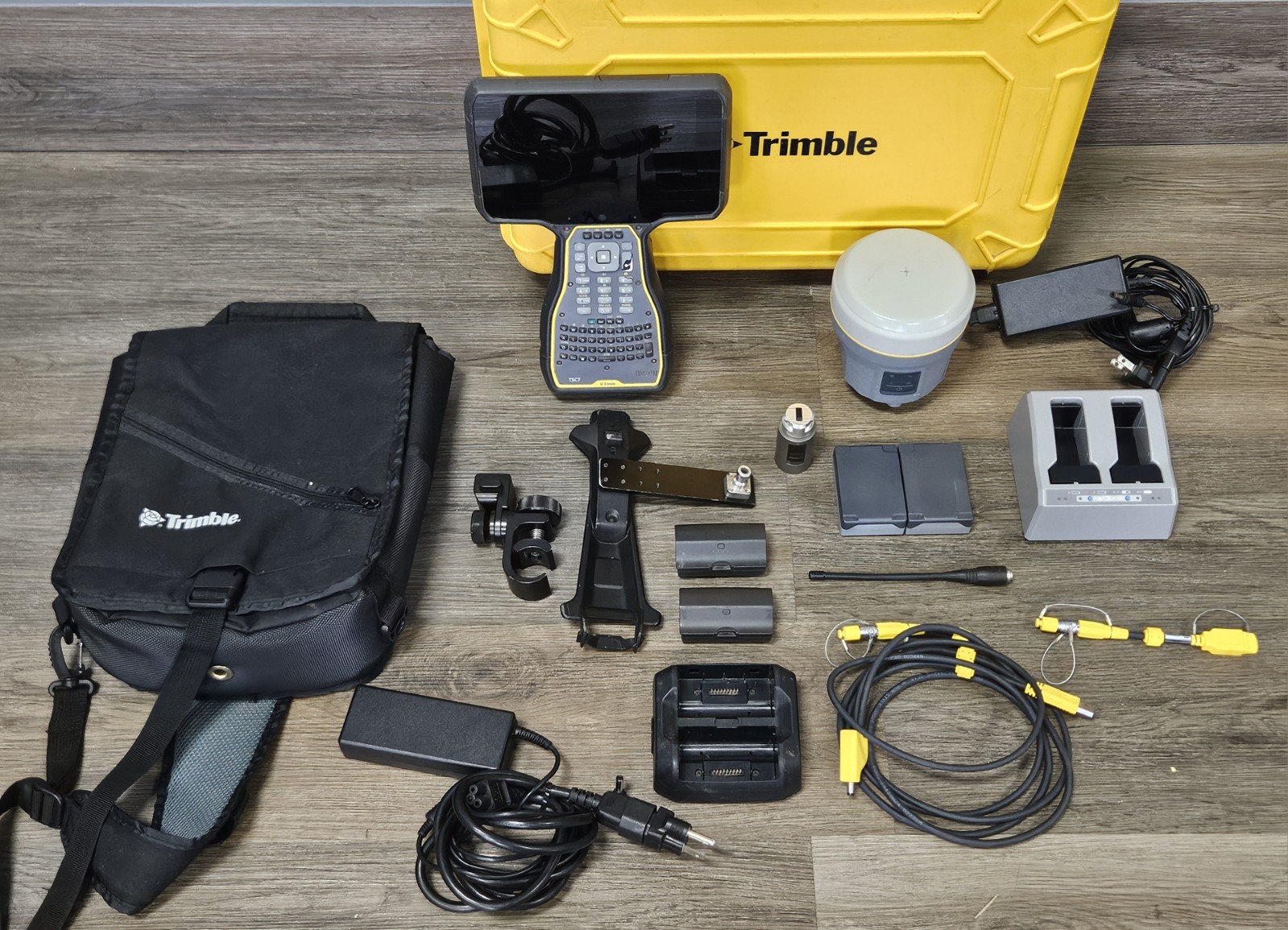 Trimble R10 RTK GPS GNSS Beidou Galileo Rover Kit w/ TSC7 Access 2025 403-470MHz