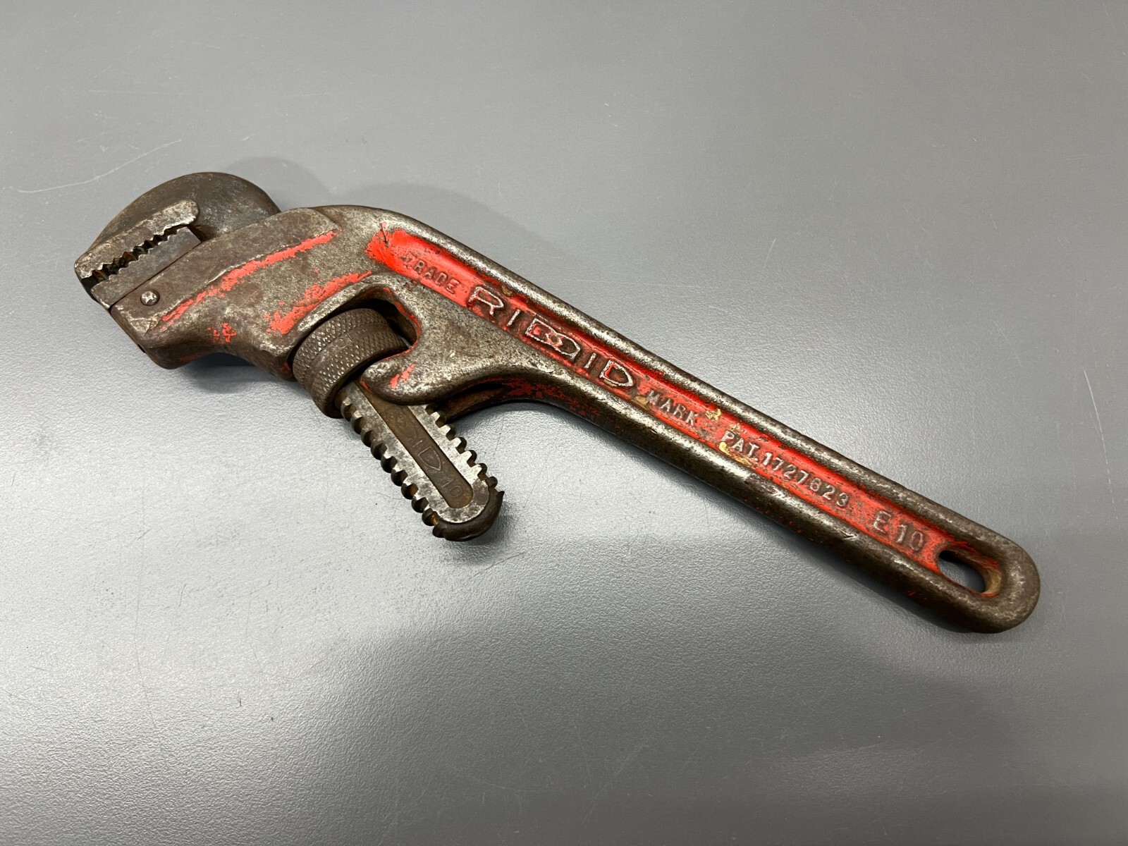 (Q) VINTAGE RIDGID 10" OFFSET ANGLED HEAVY DUTY PIPE WRENCH - VGC - USA