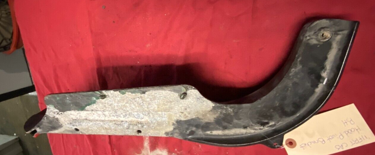 FREIGHTLINER 17-15346-003 Hood REST, Support - RIGHT Side, MOUNT, BRACKET, PIVOT