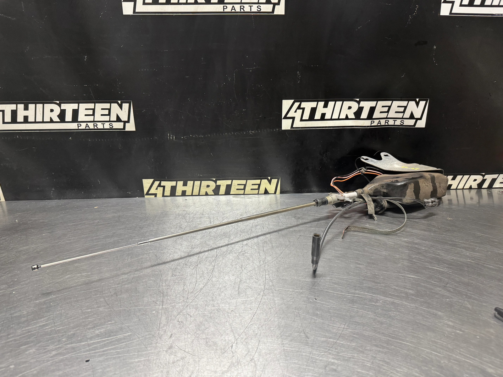 1997-2004 CORVETTE C5 CONVERTIBLE RADIO POWER ANTENNA 10285495 #N303