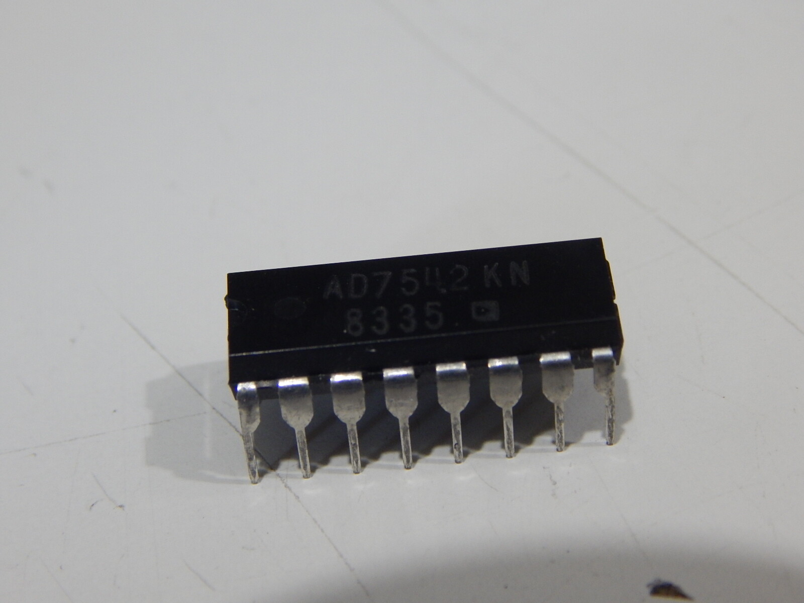 AD ANALOG DEVICES AD7542KN AD7542 12BIT DAC 16 PIN DIP IC - USA FAST SHIPPING