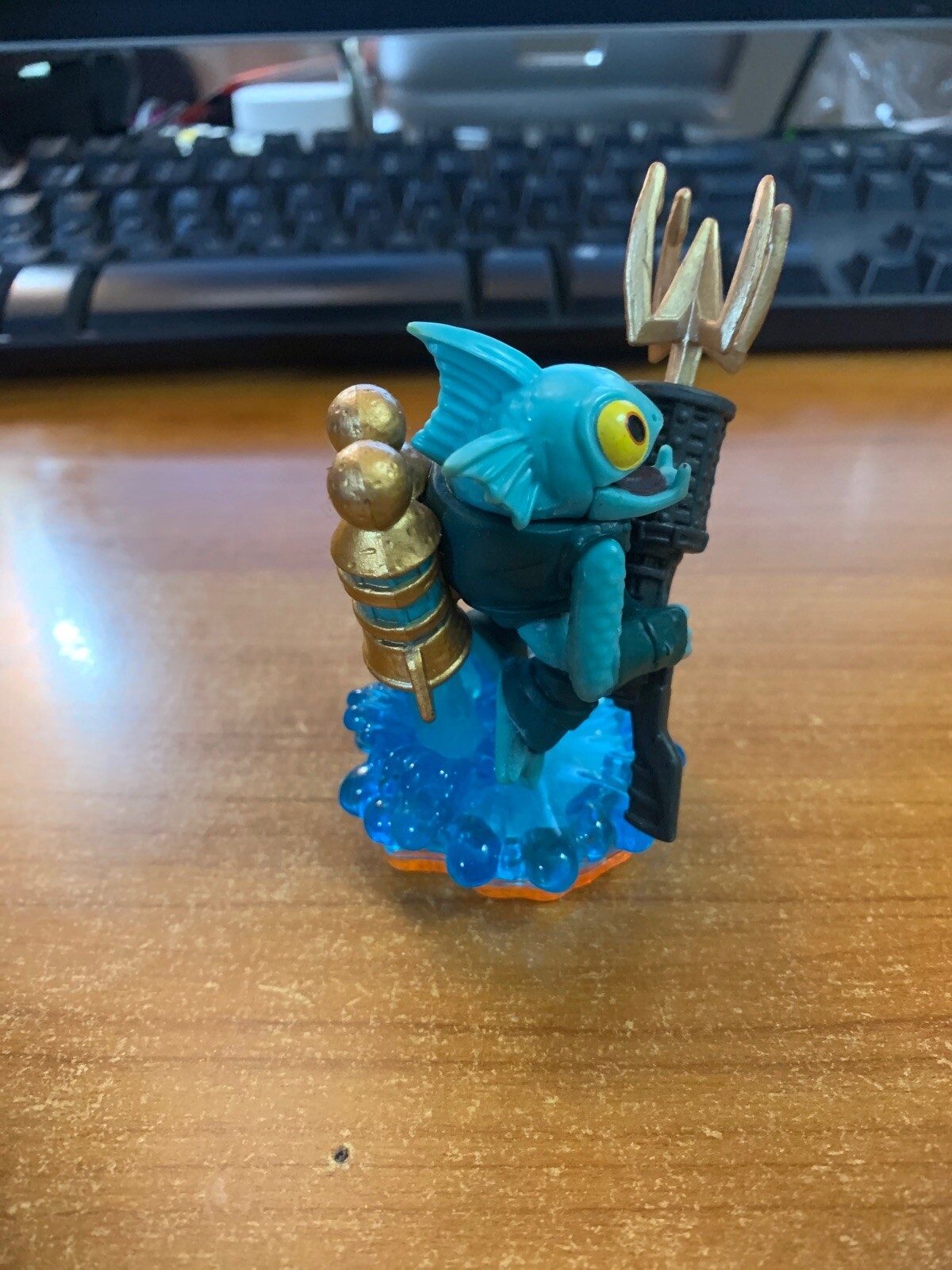 Skylanders Giants GILL GRUNT Figure Orange Base