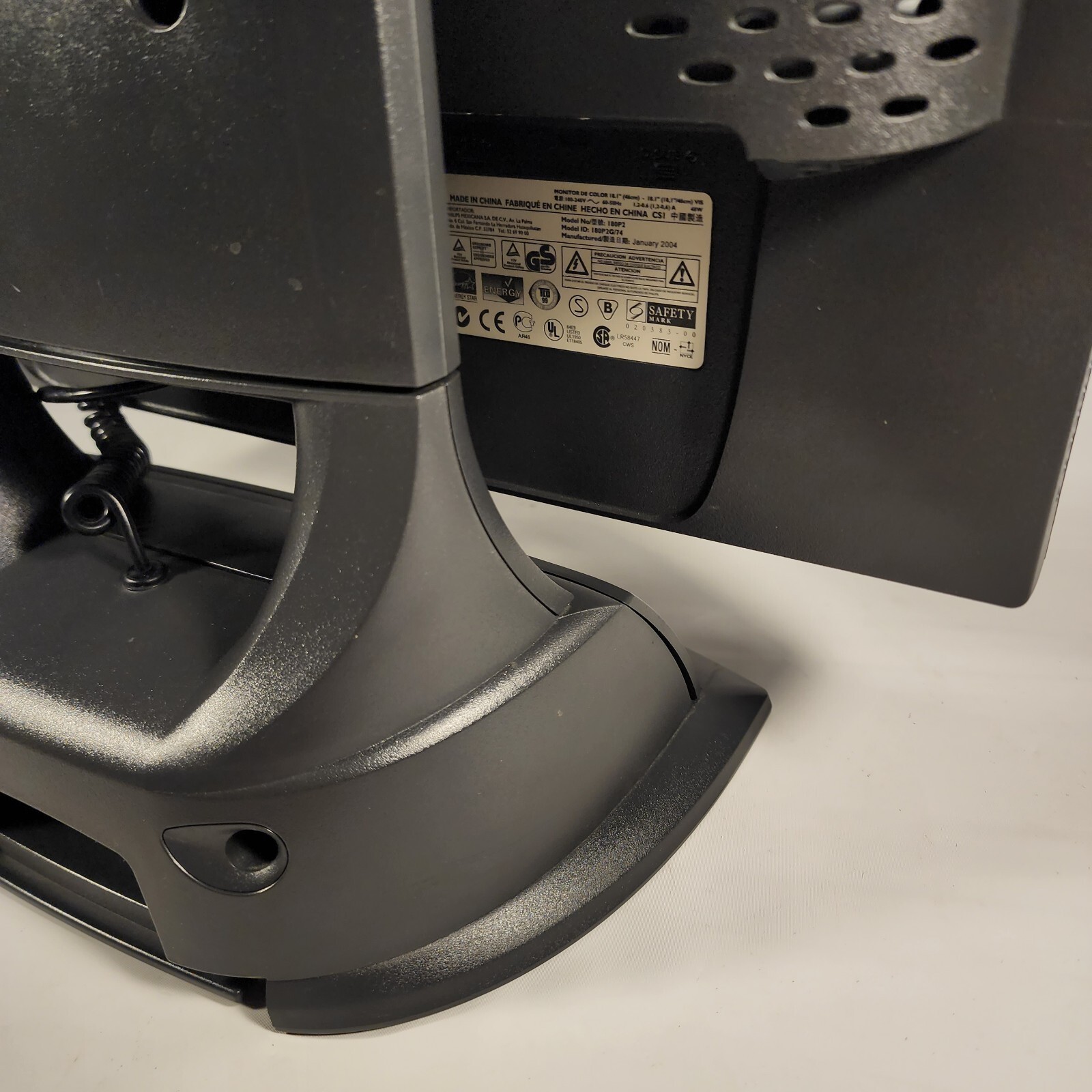 Excellent Philips 180P2G/74 18.1" Monitor W/ Rotating Stand Built-In Speakers