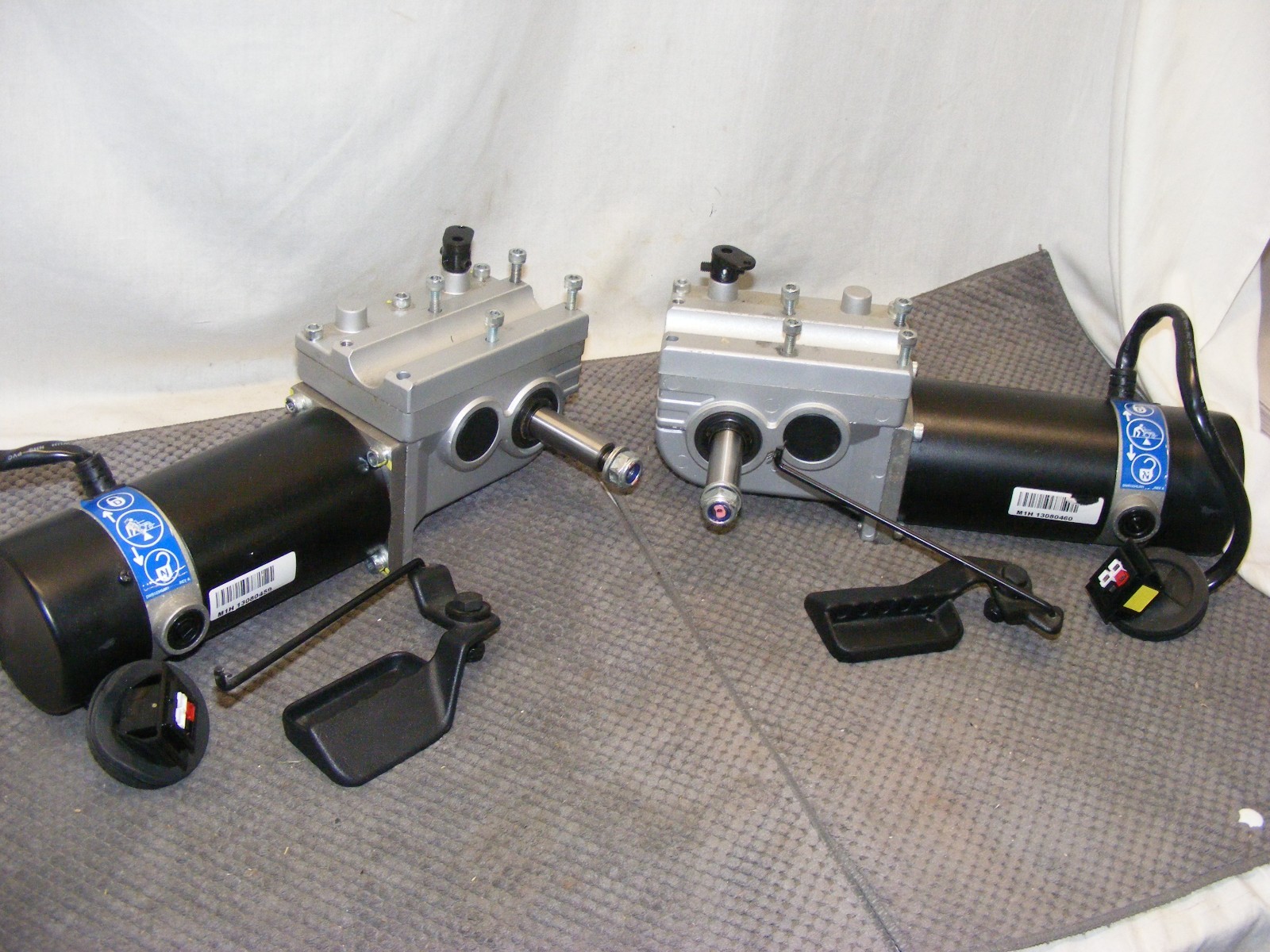 PRIDE J6 MOBILITY CHAIR RIGHT/LEFT SIDE DRIVE MOTORS M1H130800459/M1H130800460