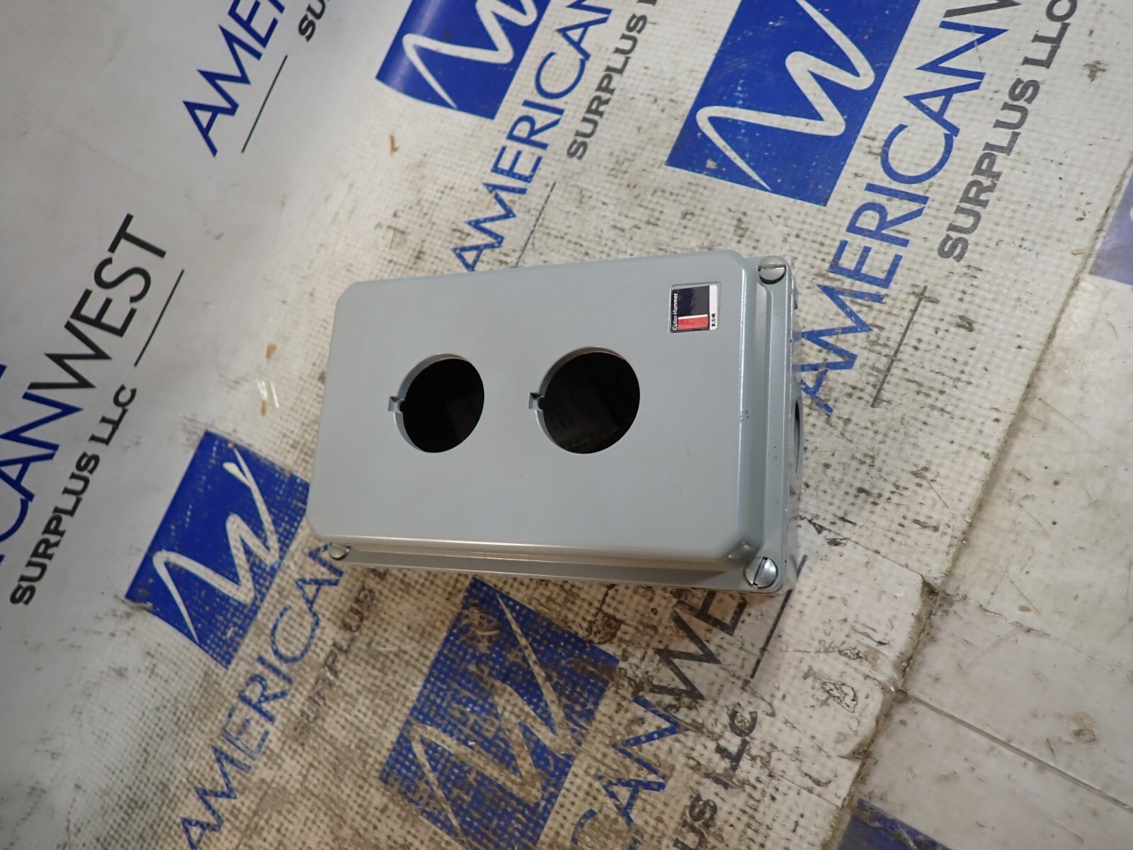 New Surplus Cutler Hammer 10250T E34 2 Hole Pushbutton Control Station Enclosure