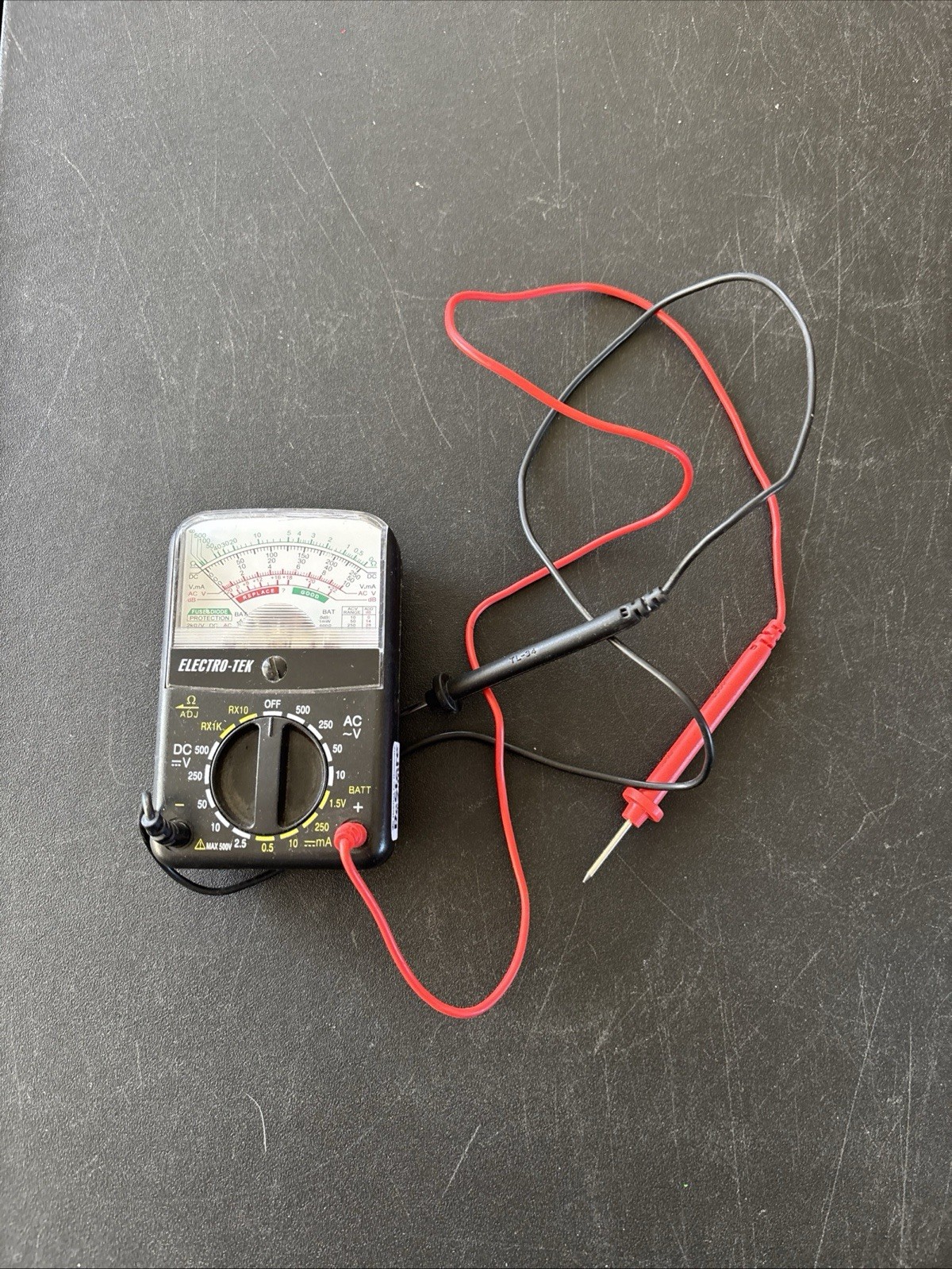Small Electro-Tek AC DC Voltmeter Ohmmeter Tested Working Up to 500 Volts