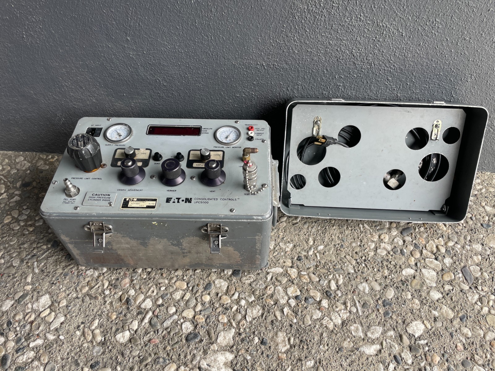 ꙮ EATON/CONDEC UPC5000 Heavy Duty Pressure Calibrator