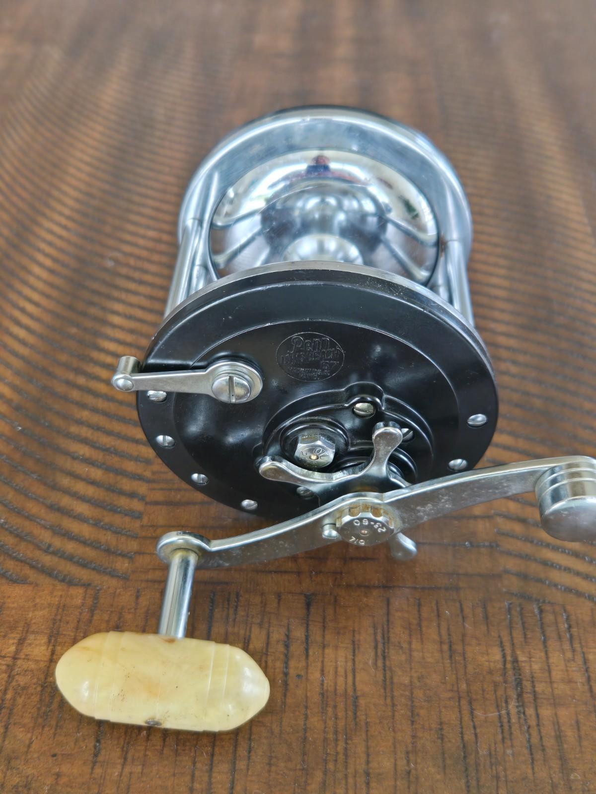 PENN LONG BEACH 67 VINTAGE FISHING REEL PRE-OWNED