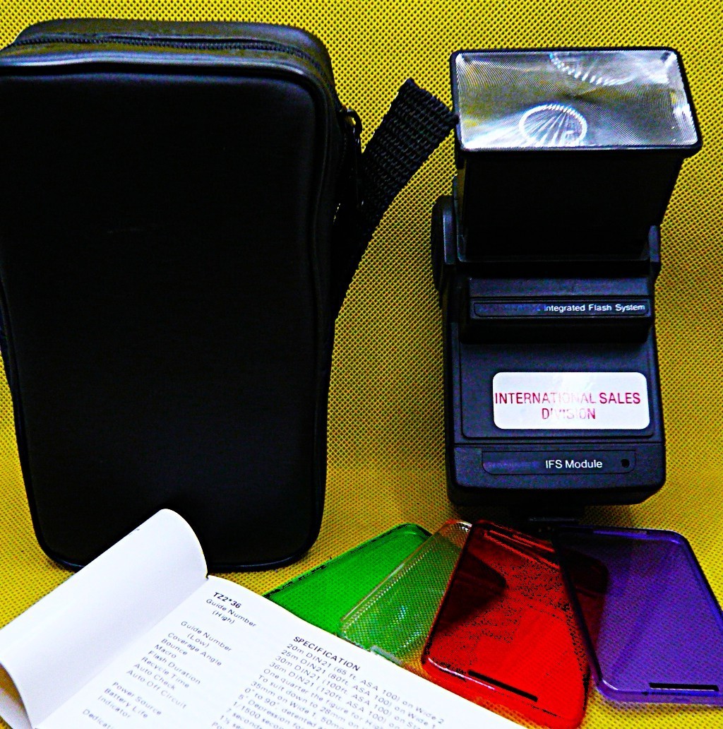 Electronic flash, universal use. for K1000 or Nikon cameras. GN 36. Fully tested