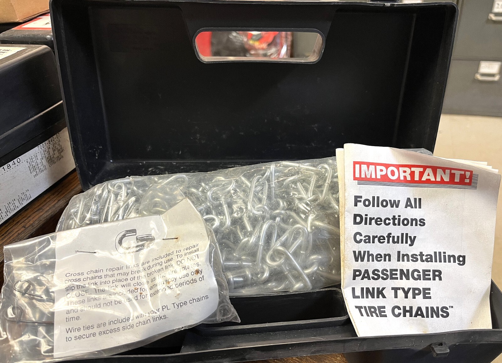 NEW, STK: 1118-PL Type Radial Tire Chains IN CASE & included Tire chain adjuster