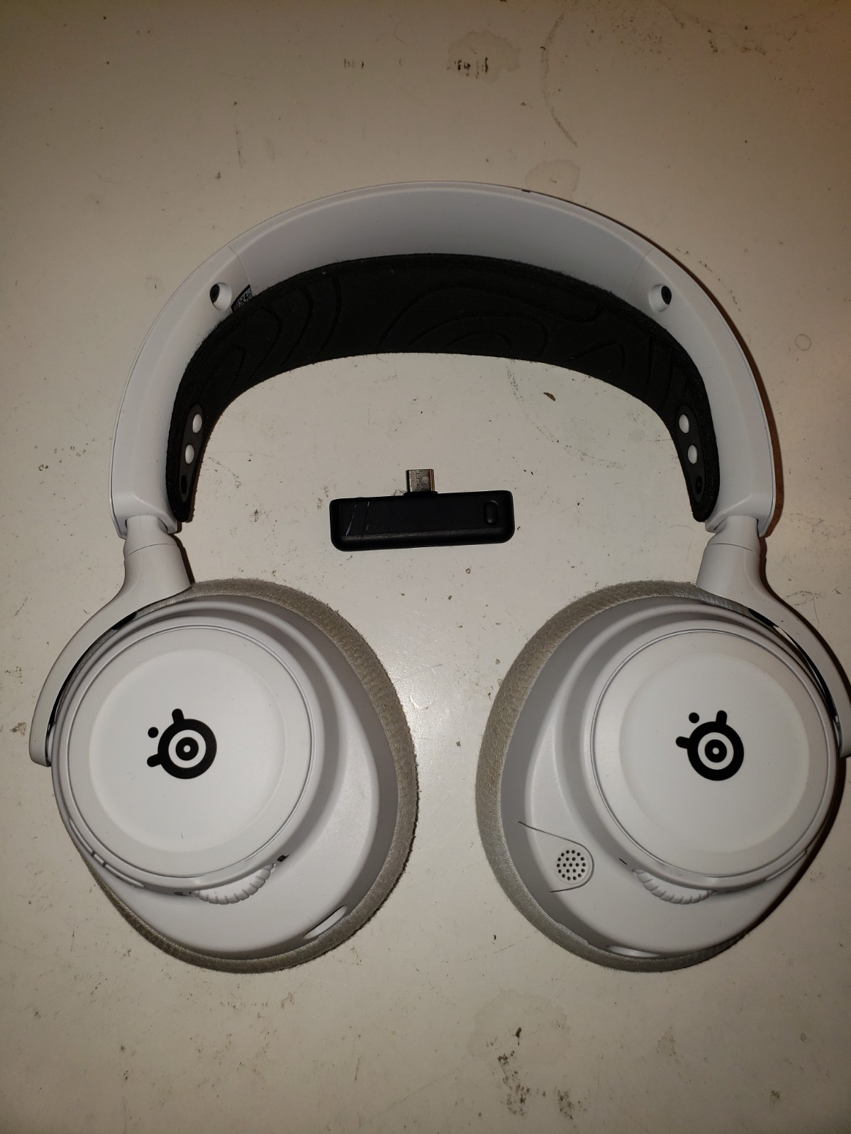 SteelSeries Arctis Nova 7X Wireless Multi-Platform Gaming Headset White w dongle