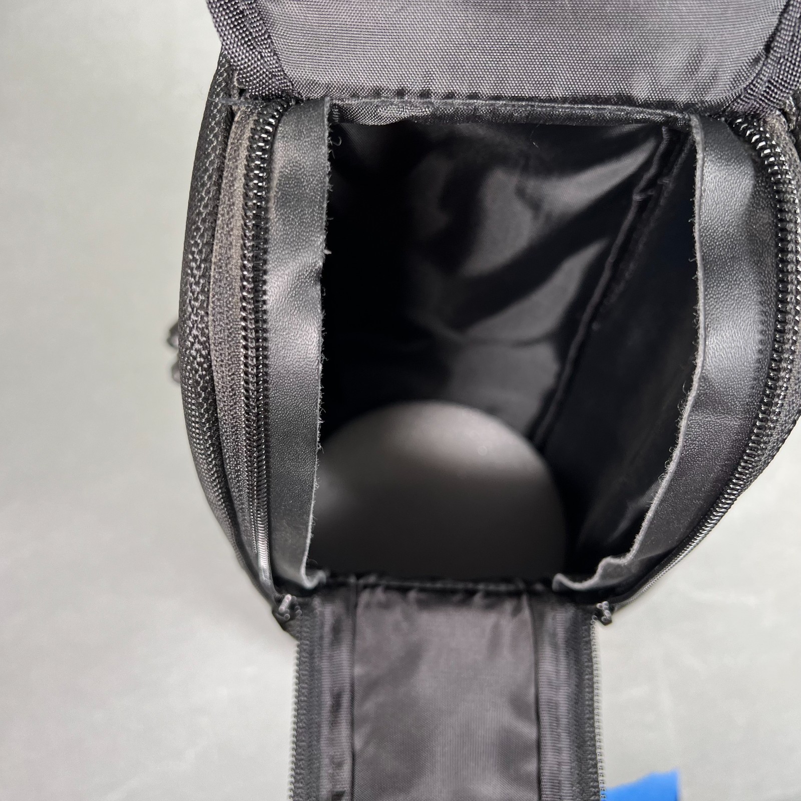 Nikon CL-M2 Lens Case For 300mm f/4.0D ED-IF AF and 70-200 f/2.8 w/ Strap NICE