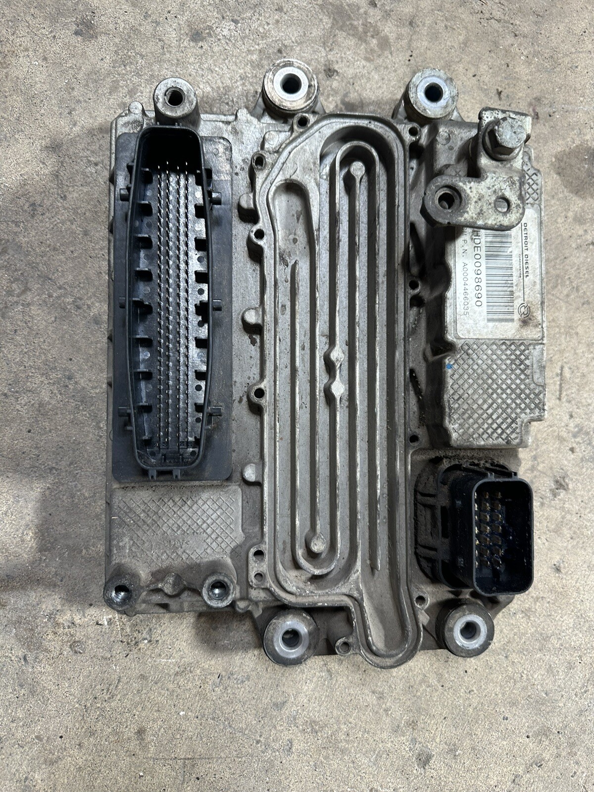 Detroit dd15 ecm p/n A0004466035 fits freightliner cascadia 2011