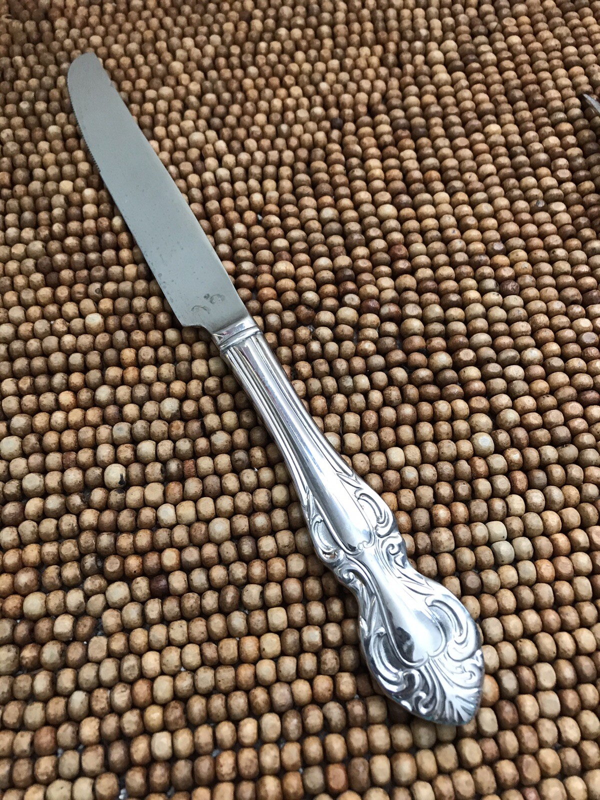 Reed Barton Stainless Glossy KINGS PARK Scroll SERRATED DINNER KNIFE 9 5/8”