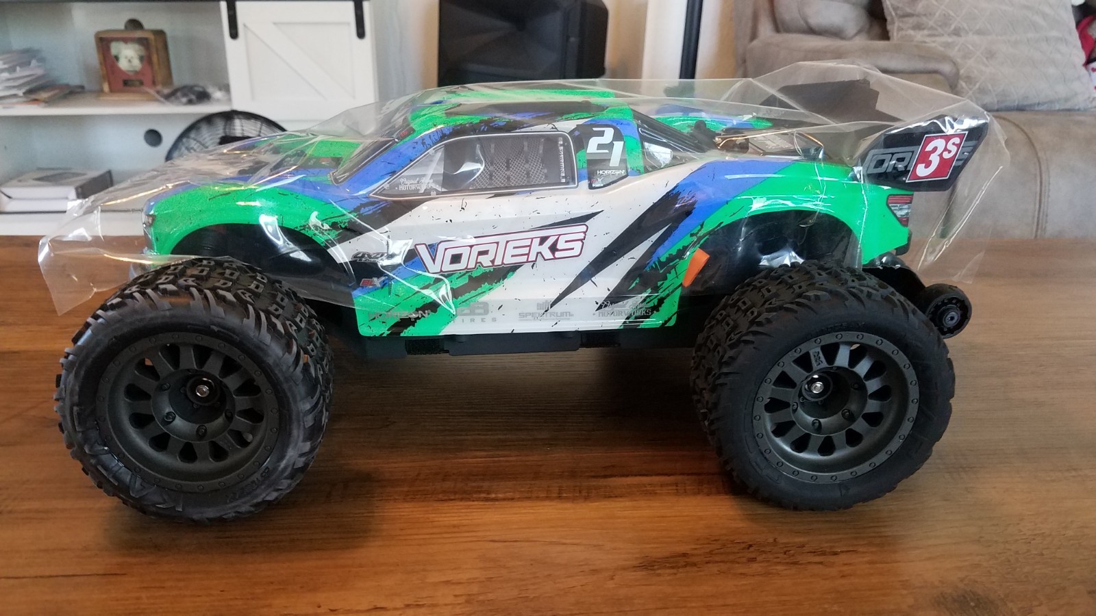 Arrma ARA4305V3T3 Vorteks 4×4 3s Blx 1:10 Scale Stadium Truck RTR Brand New