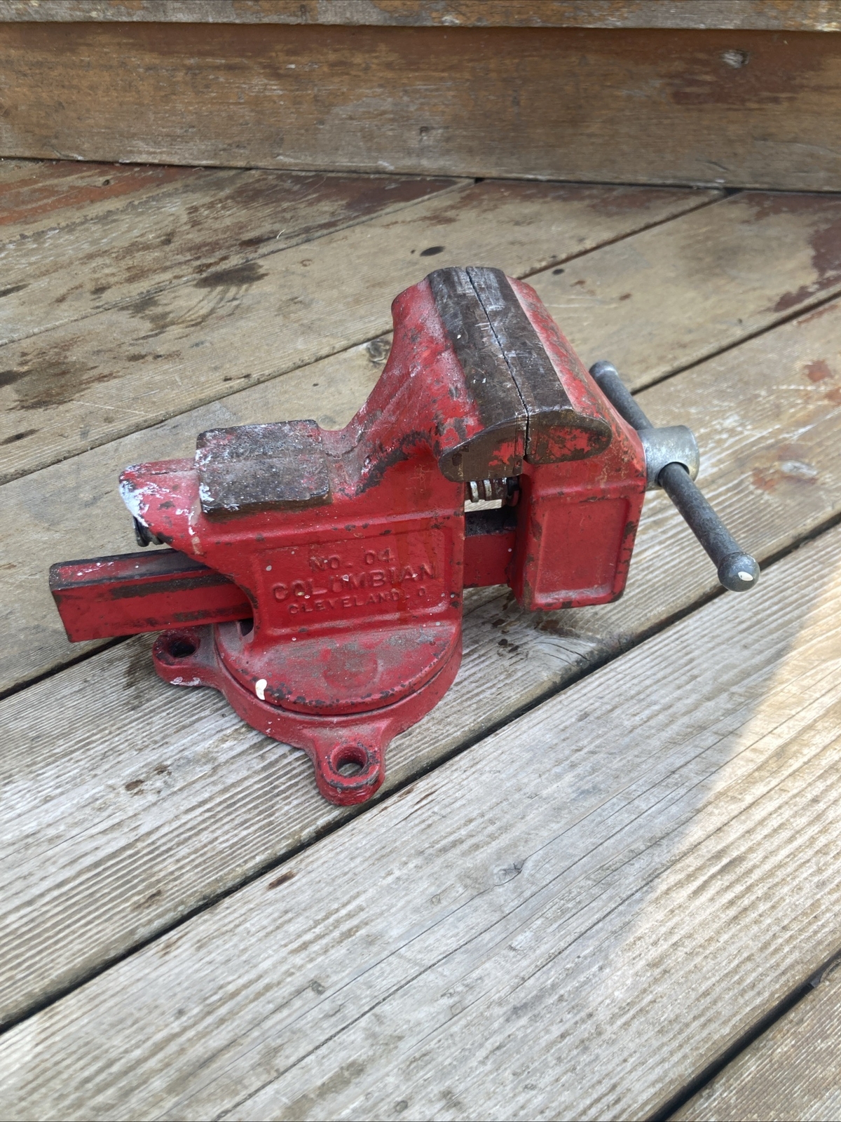 Vintage COLUMBIAN Bench Vise Model No. 04 w/ Swivel Base