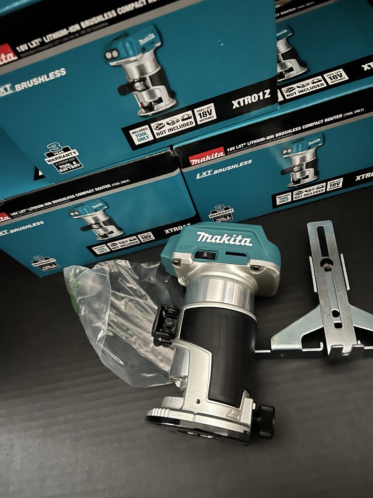 Makita XTR01Z 18V LXT Brushless Cordless Compact Router, Bare Tool