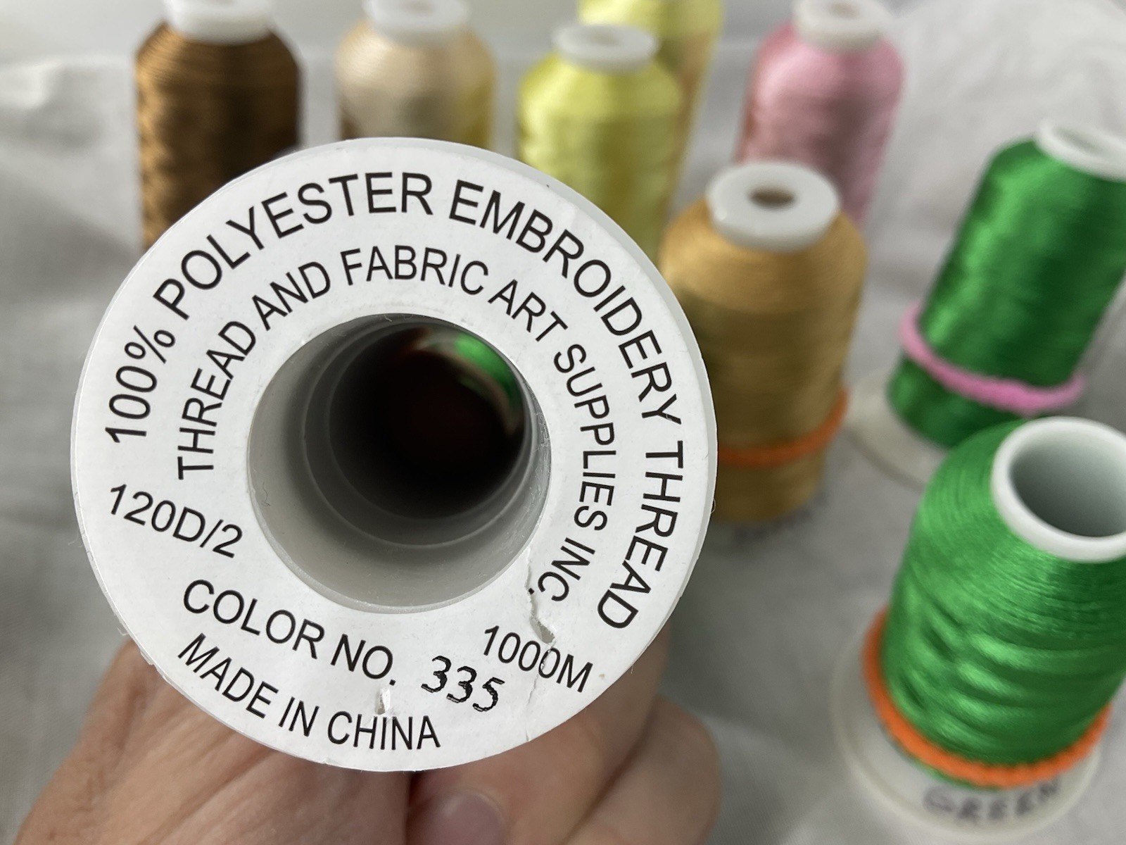 Thread fourteen 1000m spools 100% polyester machine embroidery thread