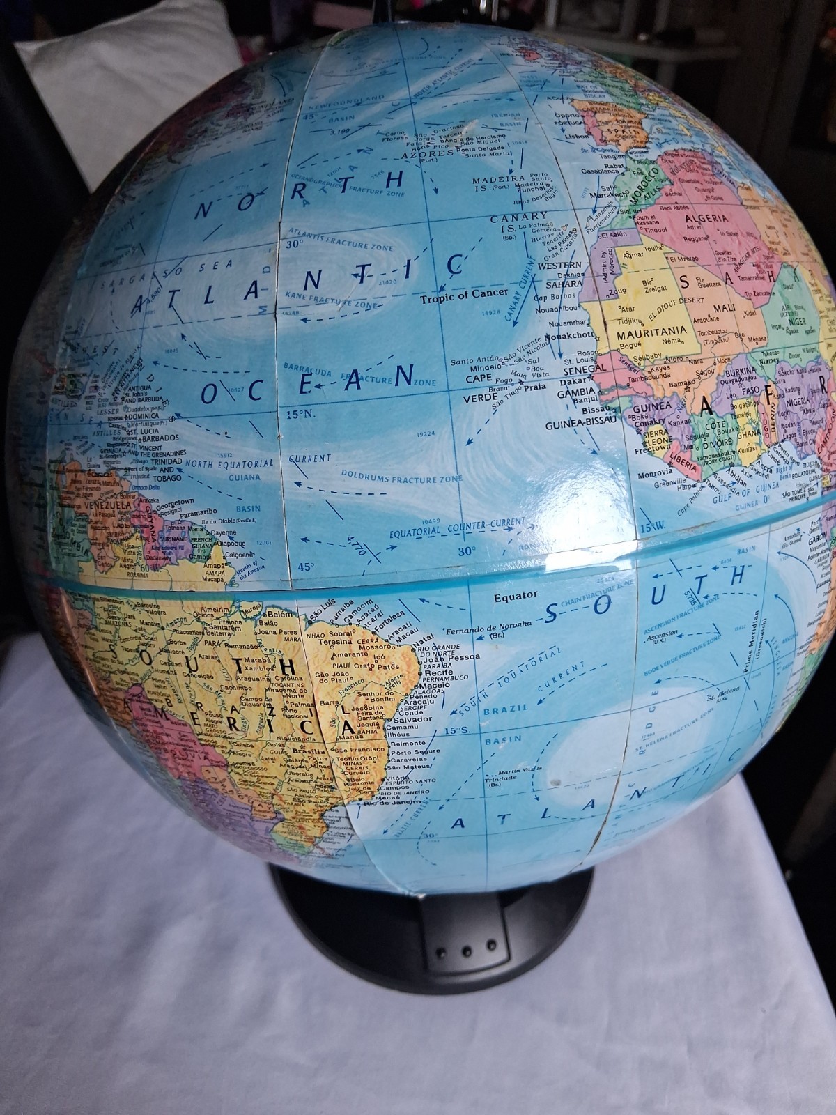 GlobeMaster 12" Tabletop Rotating Multicolor World Globe *see aging As Is*
