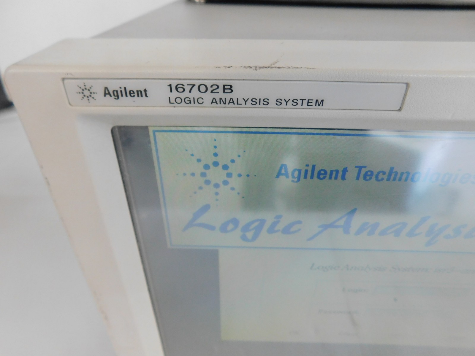 AGILENT 16702B LOGIC ANALYSIS SYSTEM W/ 16710A 8KSA ANALYZER (PPS85)
