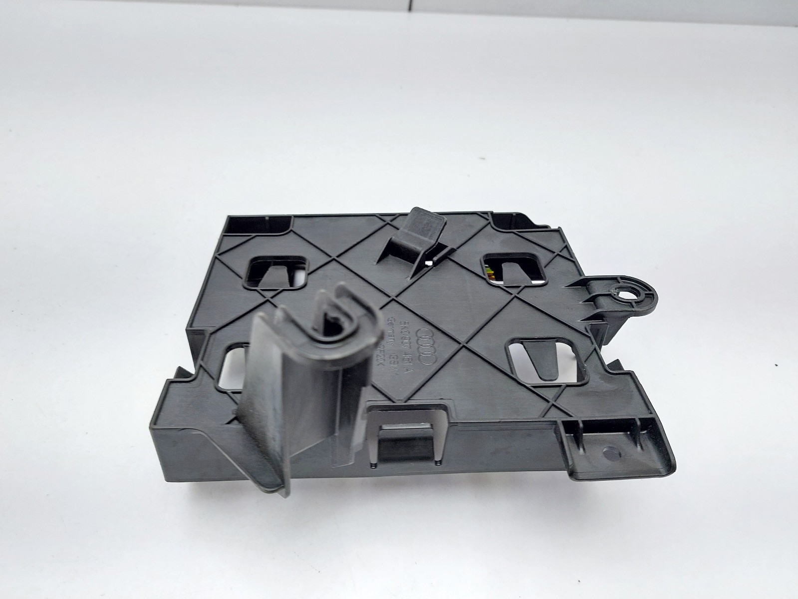 AUDI A4 B8.5 Central Convenience Module Controller Bracket 8K0907461A 2015