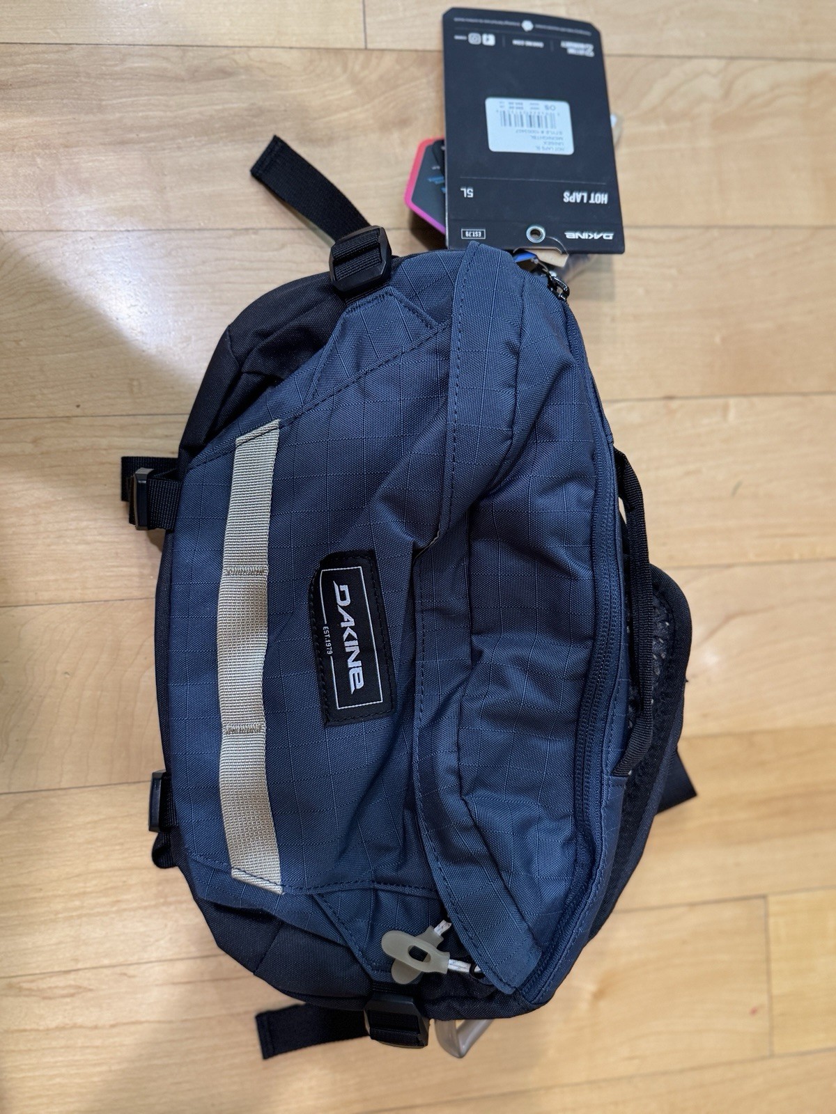 Dakine Hot Laps 5L 70oz x Hydrapak 3D Lumbar Reservoir Unisex Midnight Blue