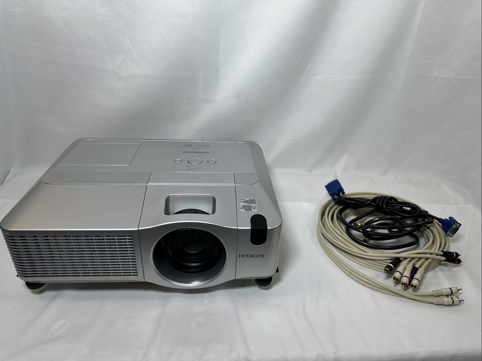 Hitachi CP-X505 3LCD Multimedia Projector-Good Projection Bulb + Various cables