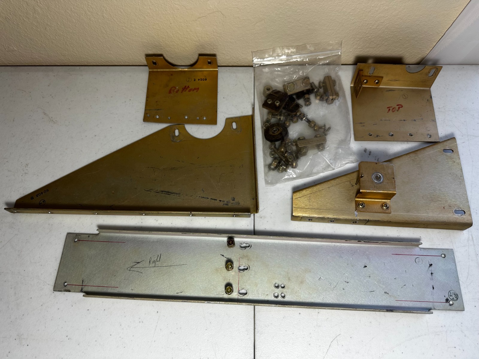 Installation brackets and hardware for S-tec servos for Cessna