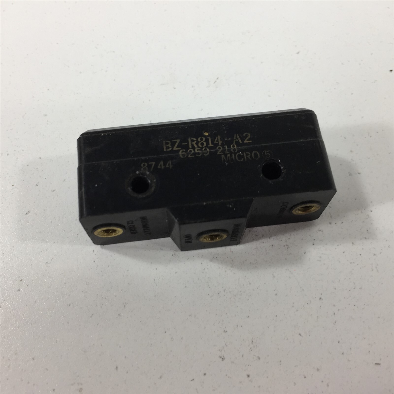 (1) Honeywell BZ-R814-A2 Microswitch