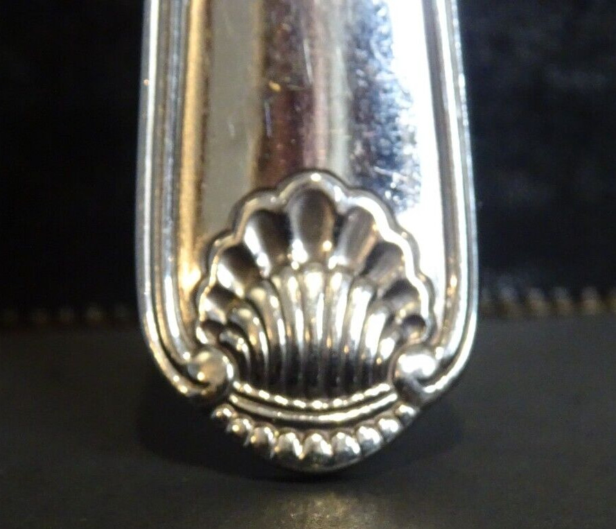 Oneida CLASSIC SHELL Stainless Flatware Silverware 4 Iced Tea Spoons Cube
