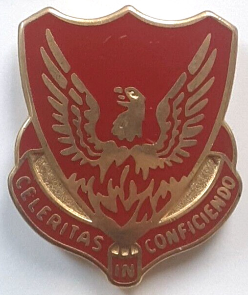 US Army 39th Feild Artillery Regiment Crest 'Celeritas In Conficiendo' Pin DUI