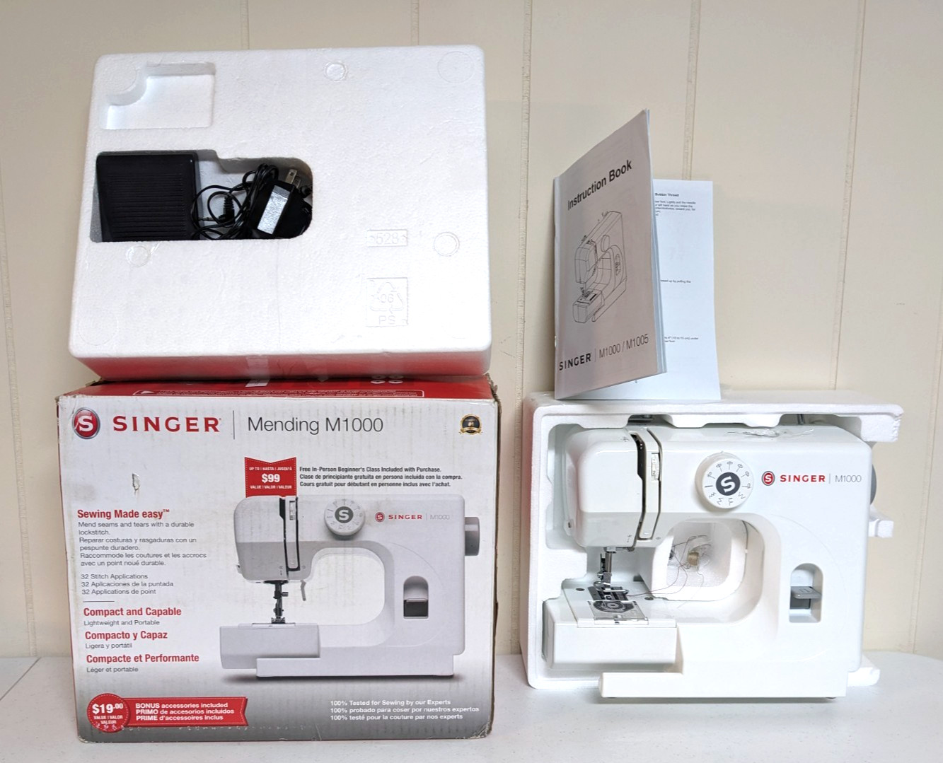 SINGER M1000 Mending Machine Compact & Portable w/ 32 Stitch Application -White