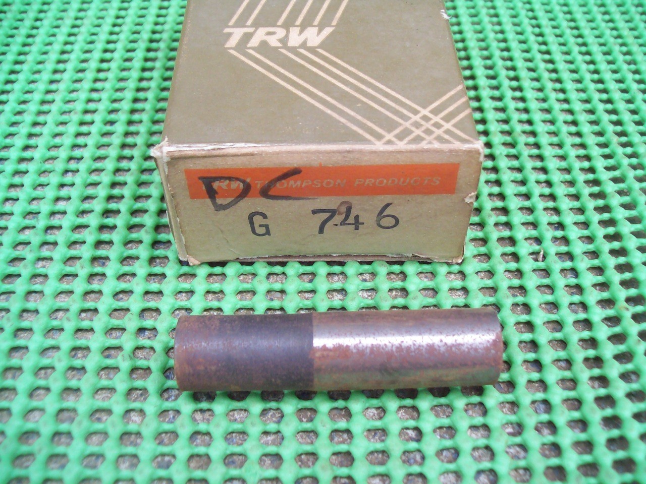 NORS 1954 1955 1956 1957 International 6-cylinder EXHAUST VALVE GUIDE G746