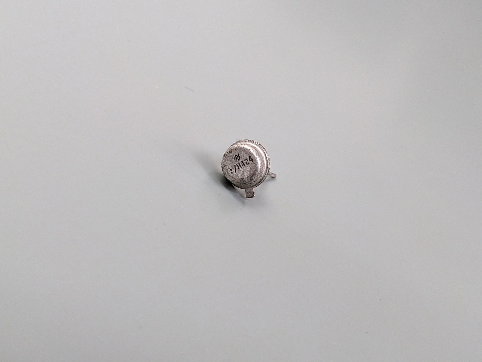 (2) LM136H-5.0 5.0V Reference Diodes, SOLDER PULLS