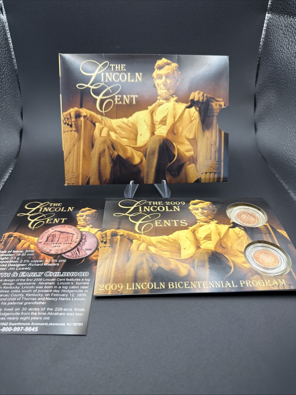 THE LINCOLN CENT -2009 BICENTENNIAL PROGRAM P & D MINT-- 2 COIN SET-- ISSUE 1