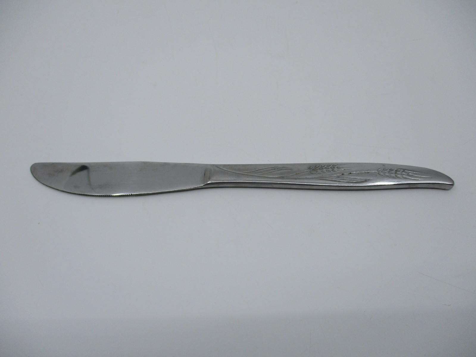 CASTLECOURT STAINLESS WHEAT/ CCS7 - DINNER KNIFE - 8 1/4" 05C