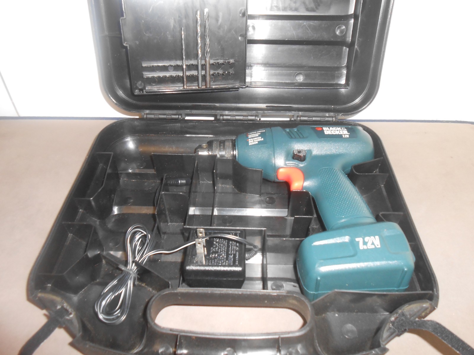 Black & Decker 7.2V 10mm Cordless Drill With Charger Tested - please read