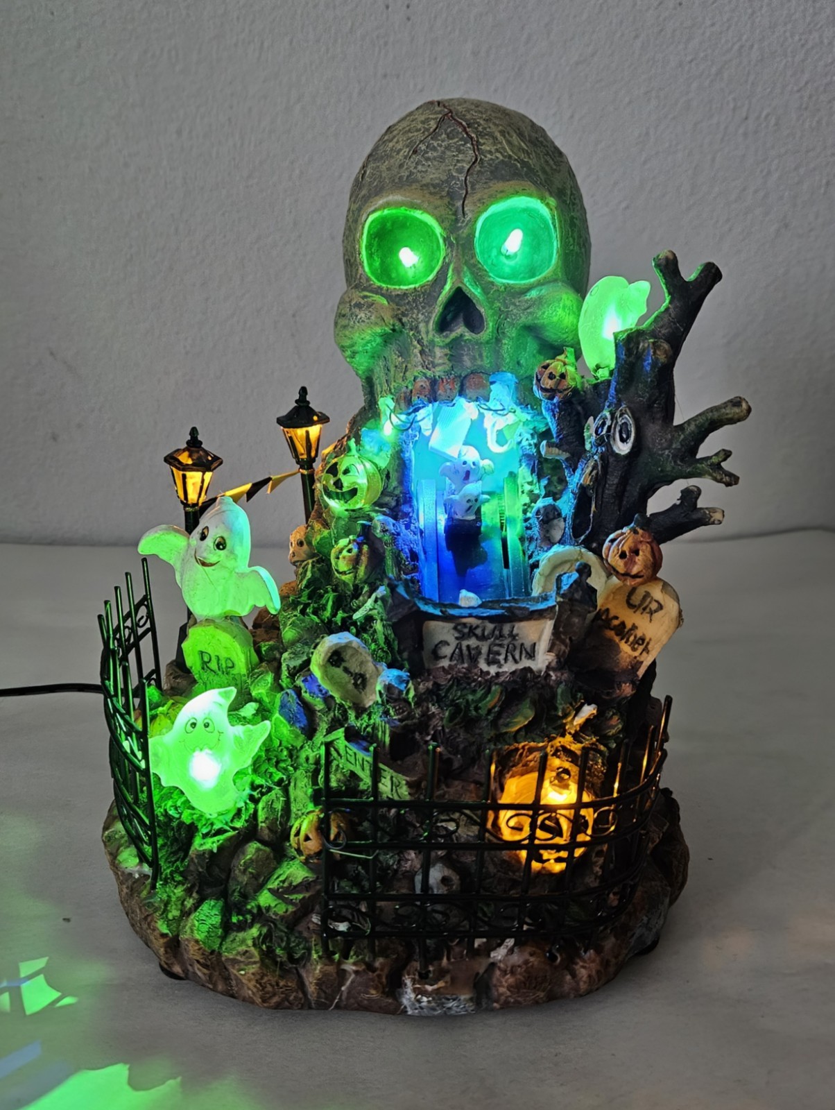 2008 LED Village Skull Cavern Lights Up Animated Target Exclusive *Tested-Works*