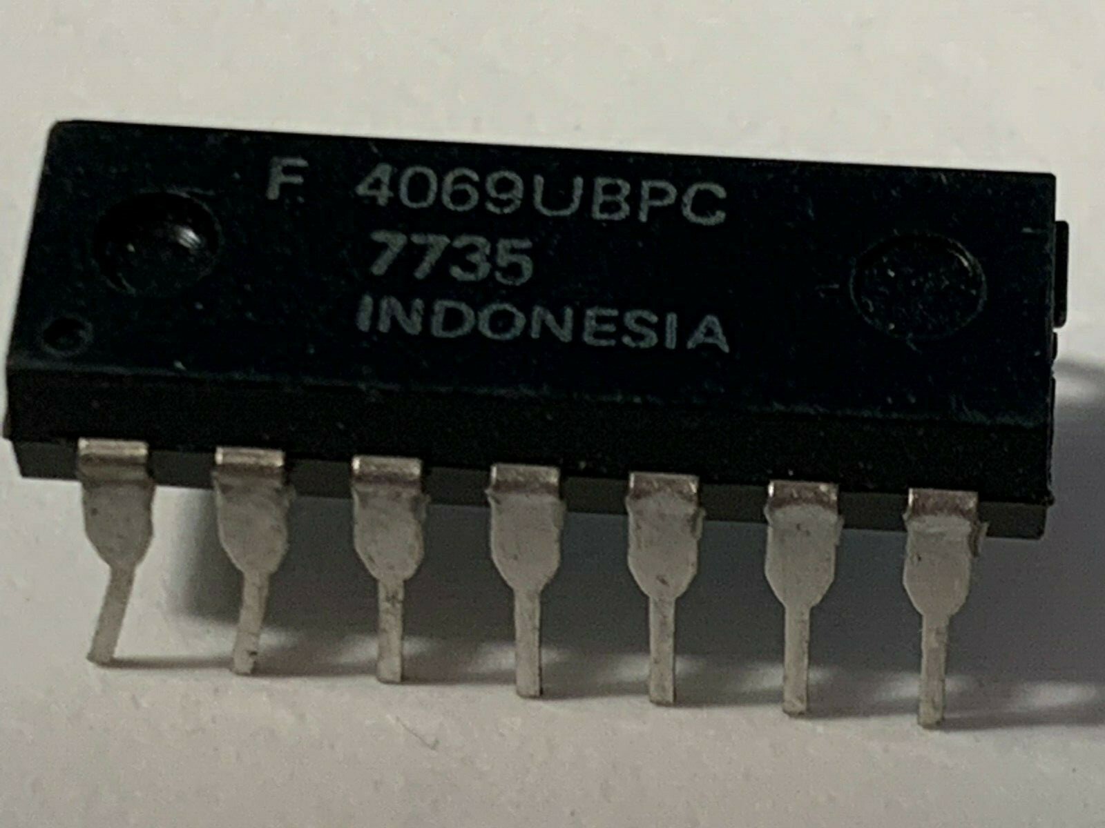 Fairchild IC-F4069UBPC-DC to HV DC Converters-DIP-14.