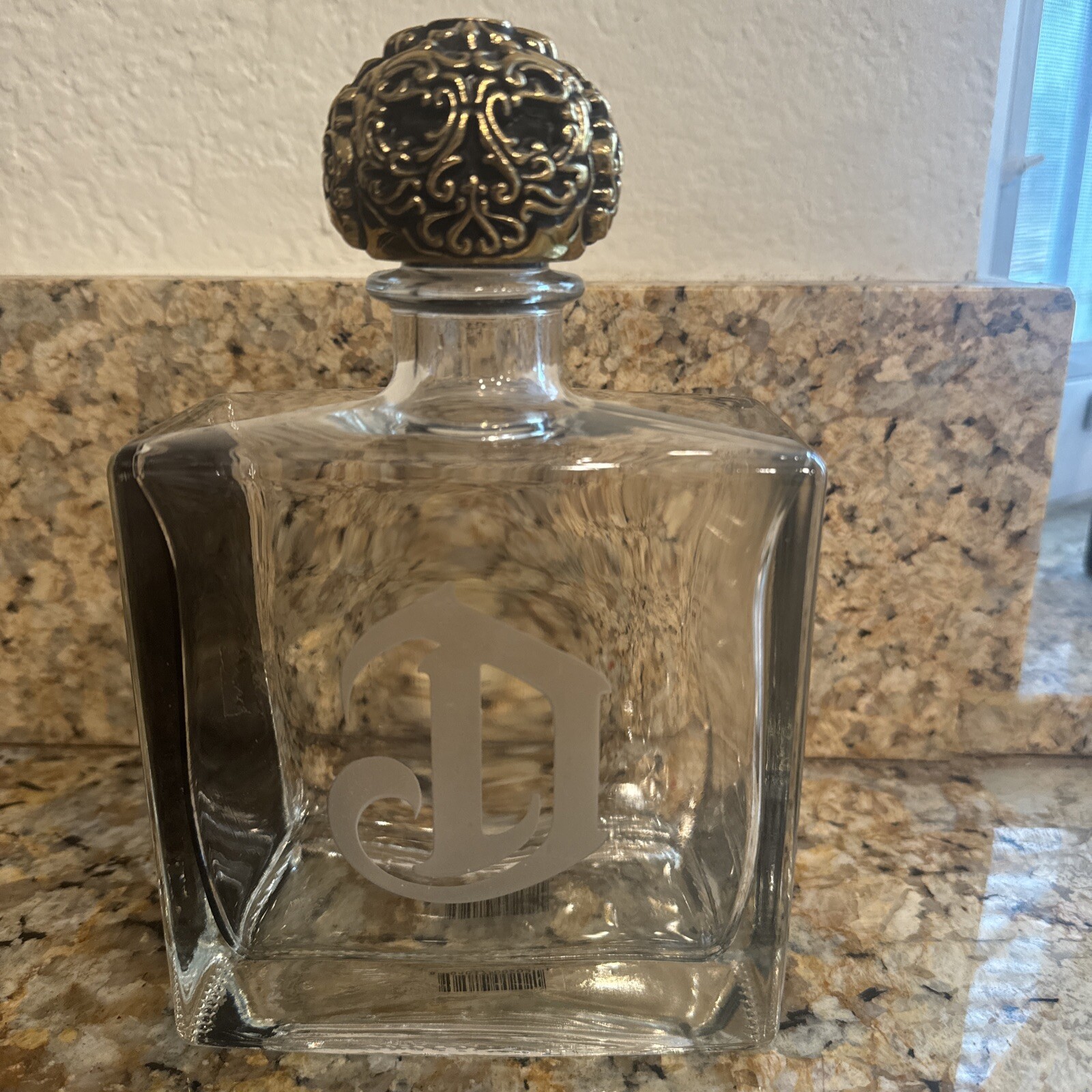 NWOB Empty DELEON Tequila Platinum Bottle Heavy Decanter Skull Cap