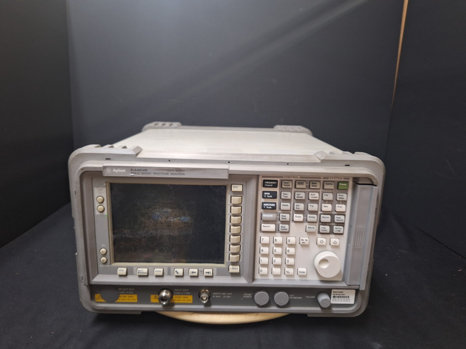 Agilent E4404B : Spectrum Analyzer w/Opt. 1DS 1DR 1D6 B72 1D5 BAC 231... (2404)