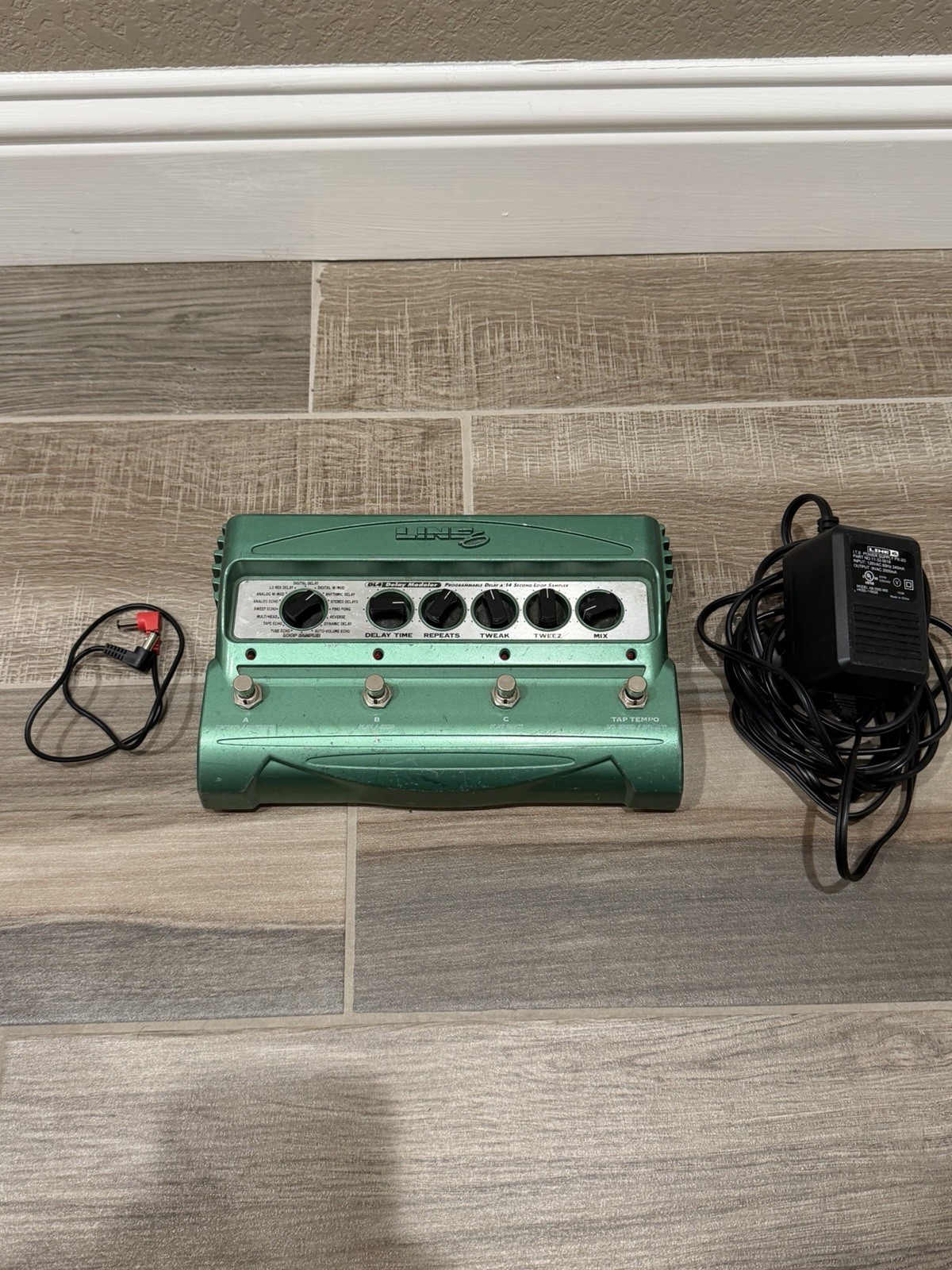 Line 6 DL4 Delay Modeler (Original Green Version) Digital Delay Effects Pedal