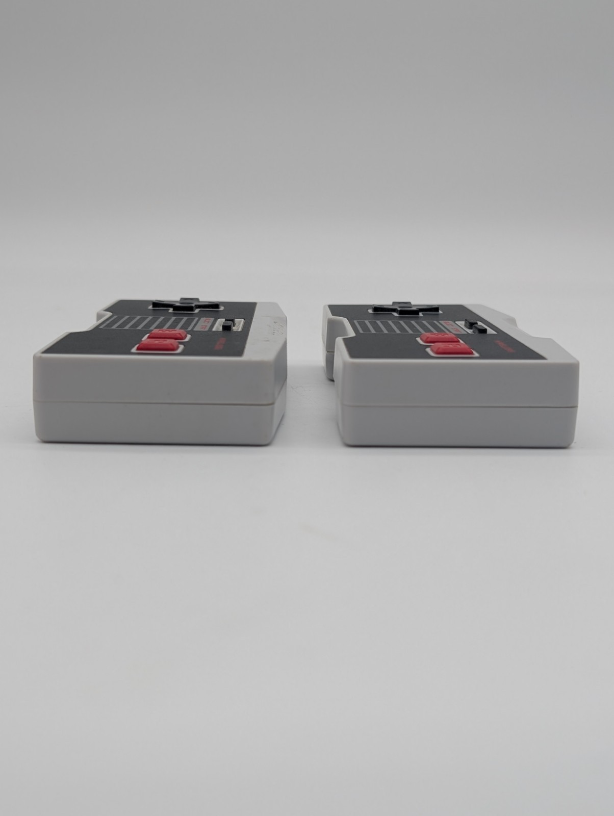Original NES Mini Classic Console Nintendo System 2 Wireless Controllers