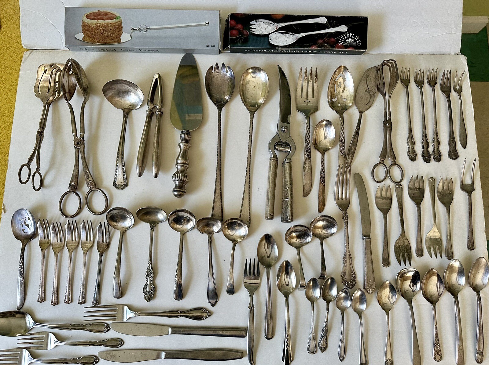 59 pc LOT ASSORTED SILVERPLATE SERVING FLATWARE 1940'S-1980'S STAINLESS