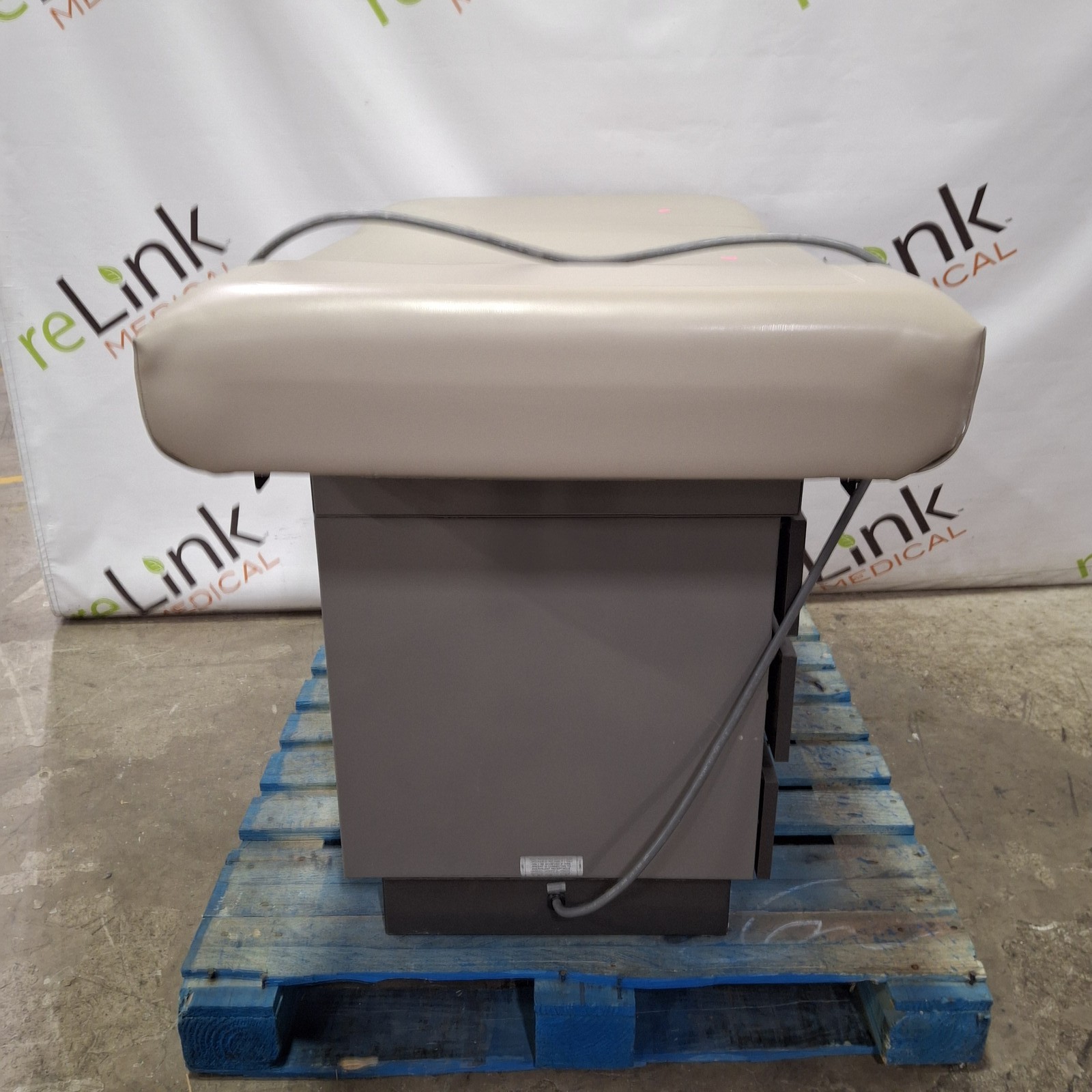 Midmark Ritter 100 Exam Table