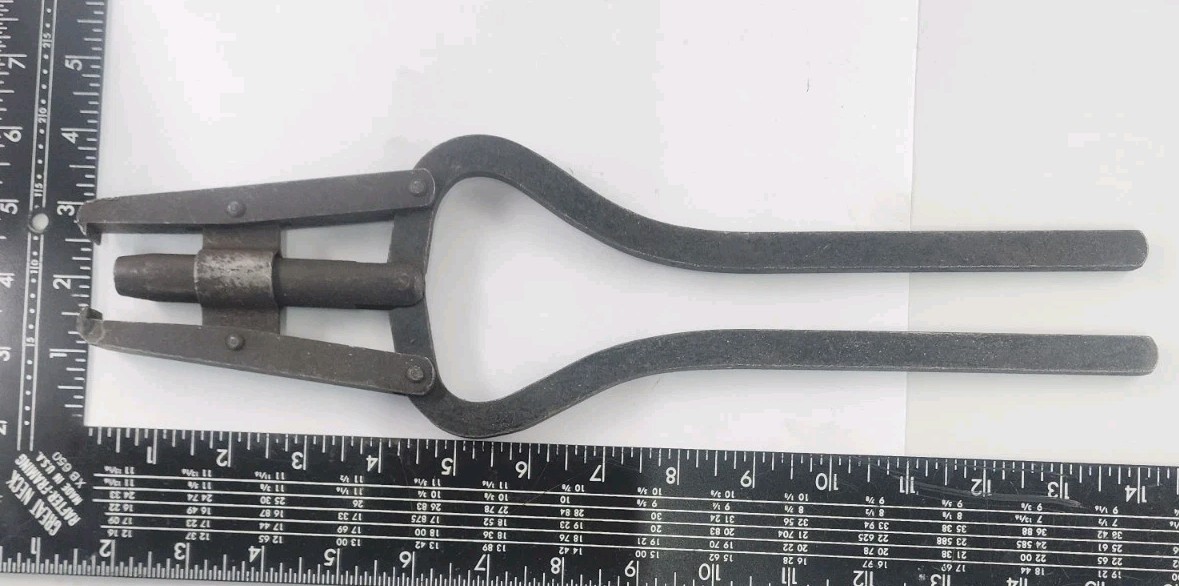 (2) Vintage Medium Size 2-Jaw Gear Pullers - Plomb 4061 4022 & Unknown