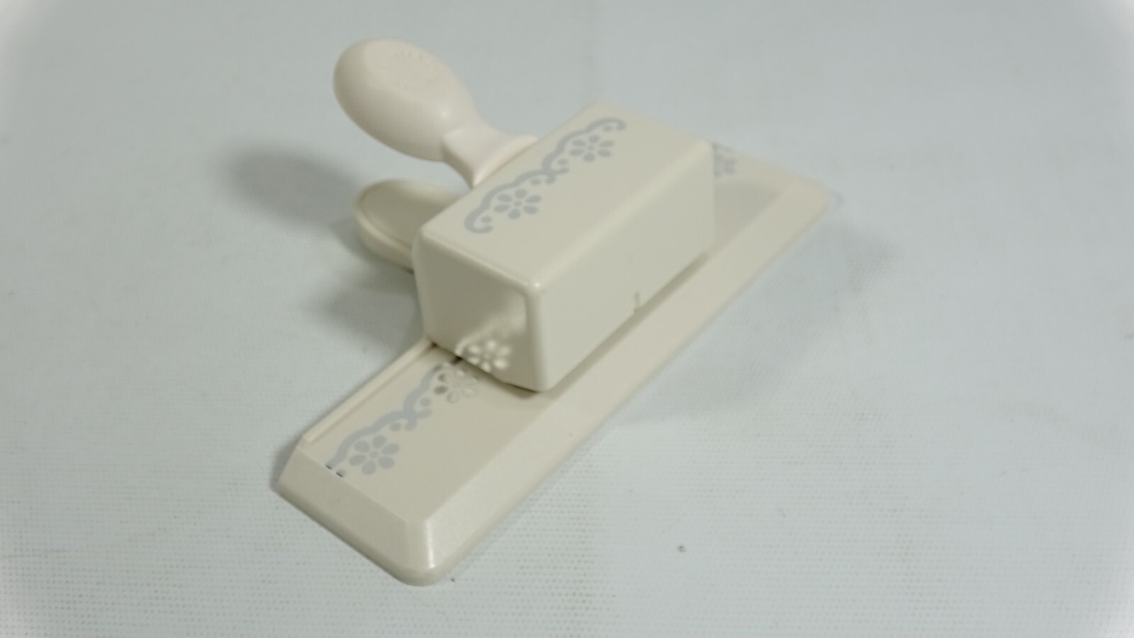 Martha Stewart Scalloped Flower Double Edge Punch