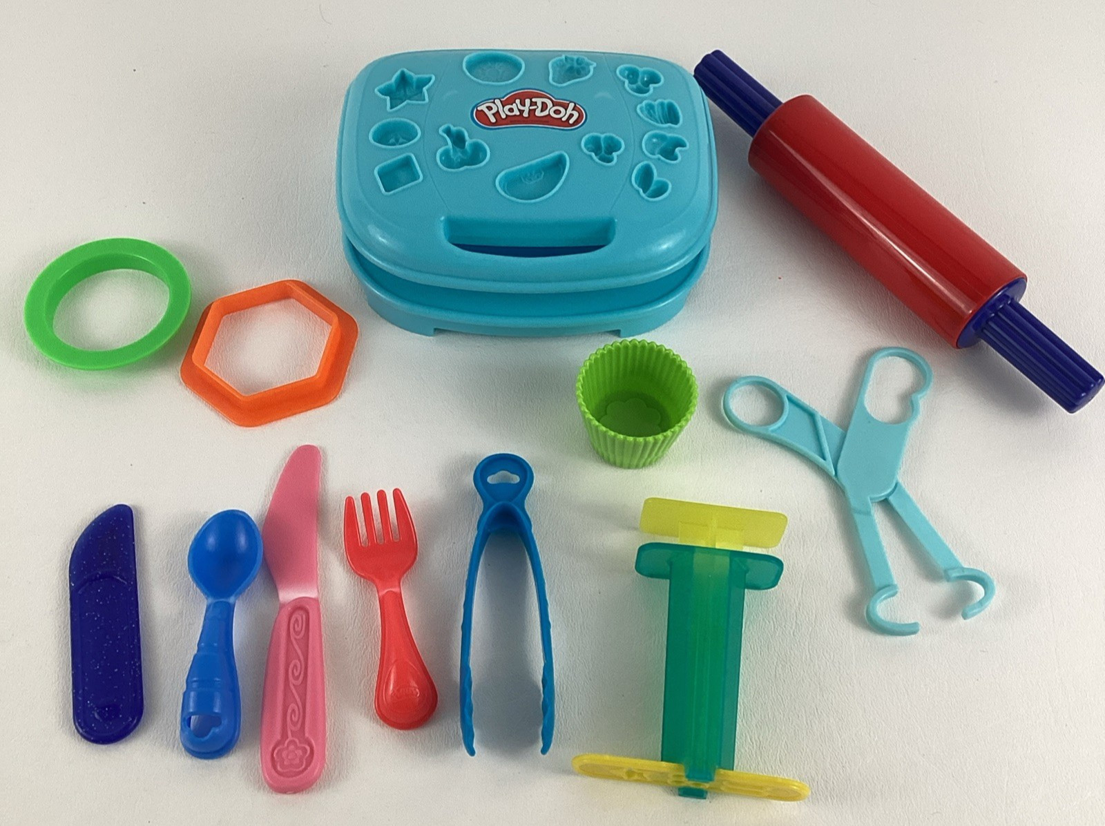 Play-Doh On The Go Kitchen Lunch Maker Press Molding Tools Food Hasbro Toy