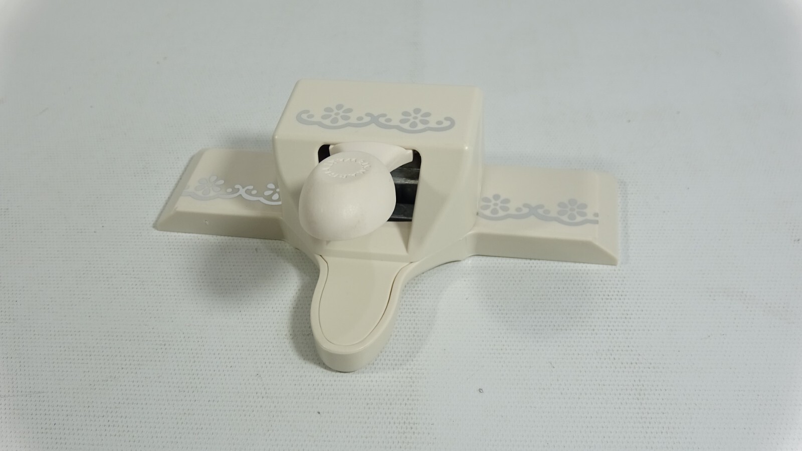 Martha Stewart Scalloped Flower Double Edge Punch