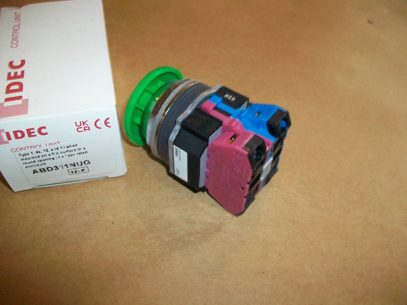 IDEC Push Button ABD311NUG NEW IN BOX